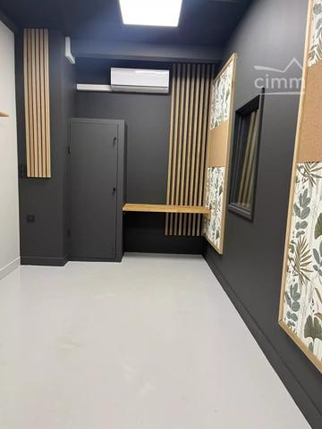 IMMEUBLE COMMERCIAL – FEURS CENTRE - 695m²