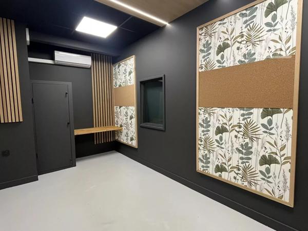 IMMEUBLE COMMERCIAL – FEURS CENTRE - 695m²