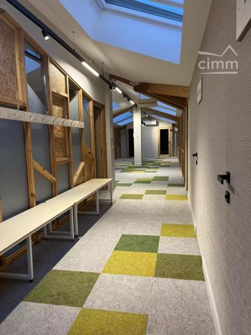 IMMEUBLE COMMERCIAL – FEURS CENTRE - 695m²