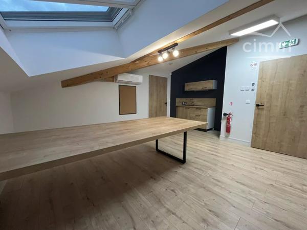 IMMEUBLE COMMERCIAL – FEURS CENTRE - 695m²