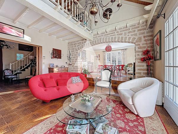 Maison 8 pièces 246.9 m2