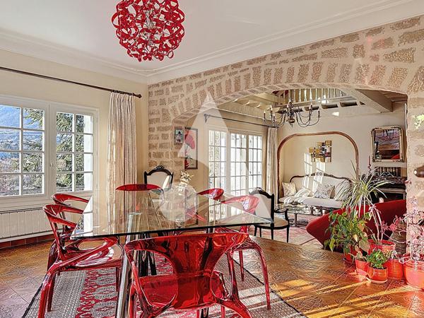 Maison 8 pièces 246.9 m2