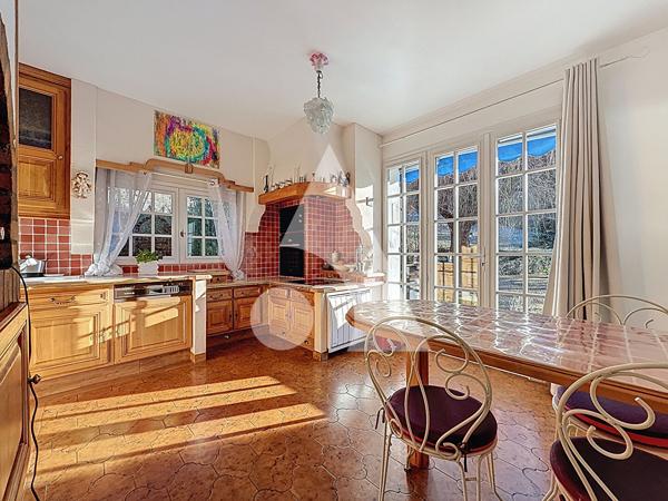 Maison 8 pièces 246.9 m2
