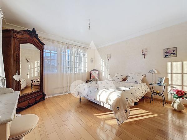 Maison 8 pièces 246.9 m2