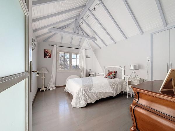 Maison 8 pièces 246.9 m2