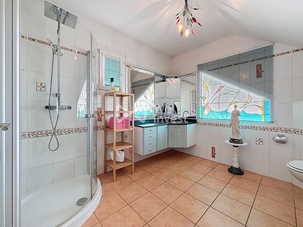 Maison avec suite parentale de plain-pied et piscine à Réhon - Heumont
