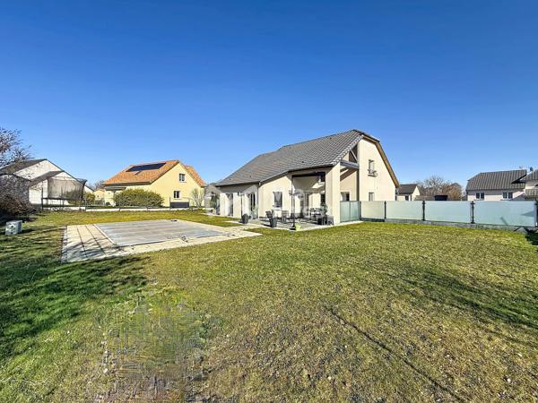 Maison avec suite parentale de plain-pied et piscine à Réhon - Heumont