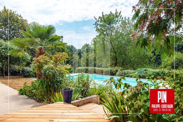 À 5MN du Mans, une propriété d'architecte rare réunissant 2 chambres de plain-pied, une piscine et un magnifique parc paysager