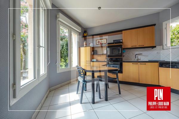 À 5MN du Mans, une propriété d'architecte rare réunissant 2 chambres de plain-pied, une piscine et un magnifique parc paysager