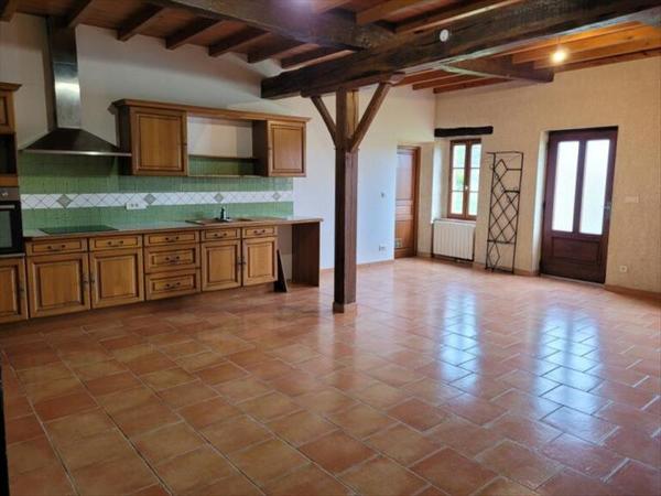 Maison à louer 897 € CC BEDECHAN 4 p 156 m² DPE C
