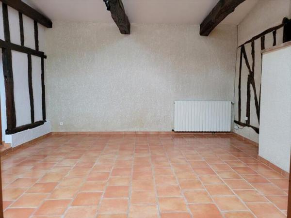 Maison à louer 897 € CC BEDECHAN 4 p 156 m² DPE C