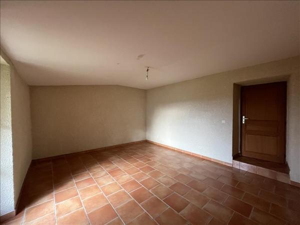 Maison à louer 897 € CC BEDECHAN 4 p 156 m² DPE C