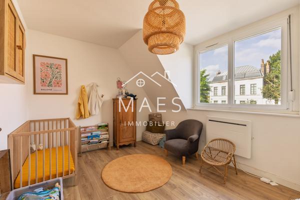 Maison semi-individuelle – parcelle de 570 m2 – 3 chambres – Garage & stationnements privatifs