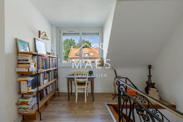 Maison semi-individuelle – parcelle de 570 m2 – 3 chambres – Garage & stationnements privatifs