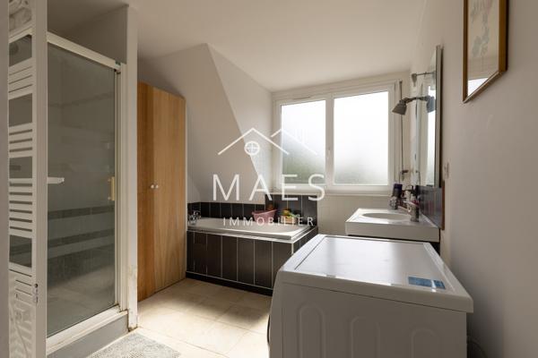 Maison semi-individuelle – parcelle de 570 m2 – 3 chambres – Garage & stationnements privatifs