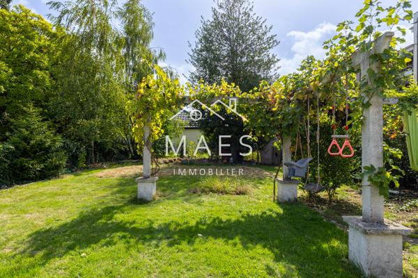 Maison semi-individuelle – parcelle de 570 m2 – 3 chambres – Garage & stationnements privatifs