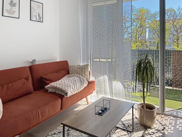 Investissement clé en main : appartement loué et meublé à seulement 10 min d'Angers