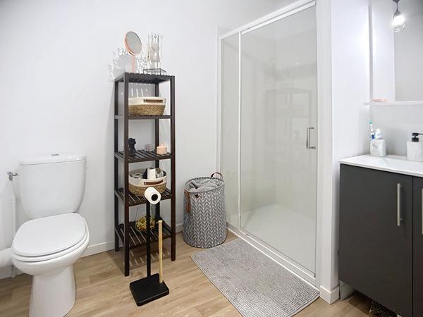 Investissement clé en main : appartement loué et meublé à seulement 10 min d'Angers