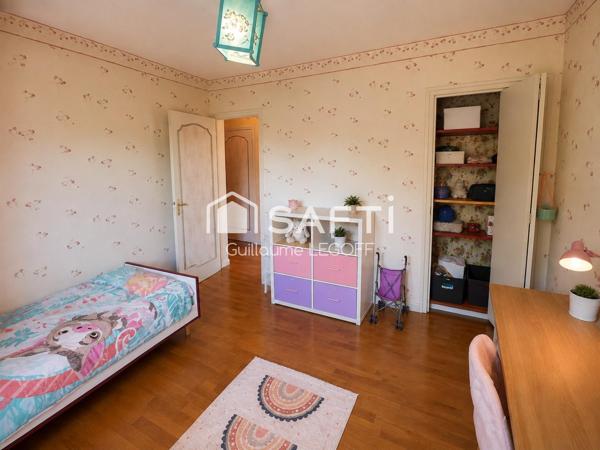 180 m², 5 chambres sur plus de 5 000 m²