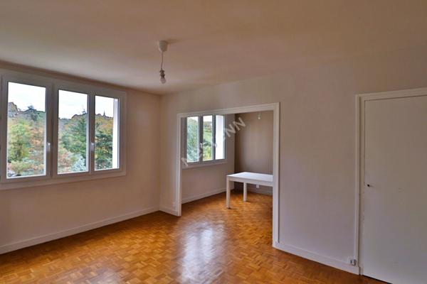 Appartement 4 pièces - Francheville Le Bas - proche commodités - DERNIER ETAGE