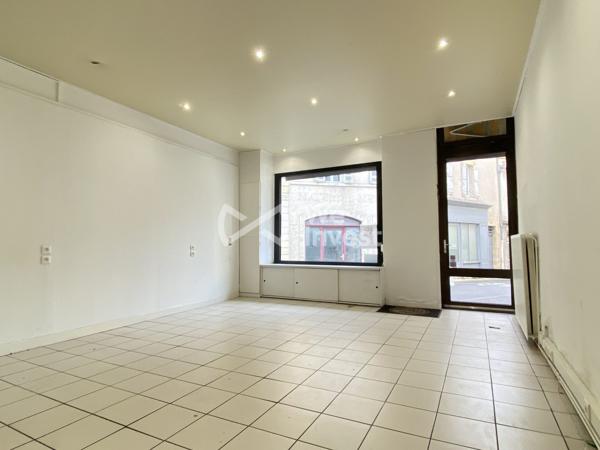 Immeuble locatif avec local et logement – Hyper centre de Blaye –