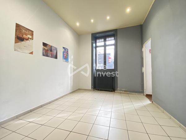 Immeuble locatif avec local et logement – Hyper centre de Blaye –