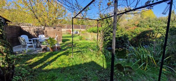Maison 3 pièces avec jardin + garages + potentiel appartement à rénover