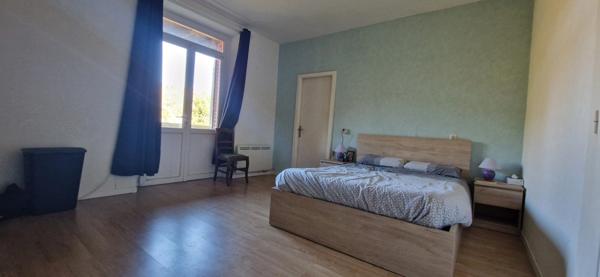 Maison 3 pièces avec jardin + garages + potentiel appartement à rénover