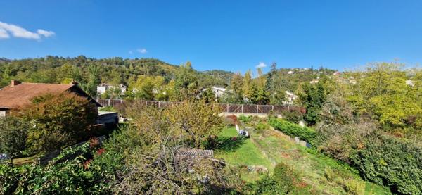 Maison 3 pièces avec jardin + garages + potentiel appartement à rénover