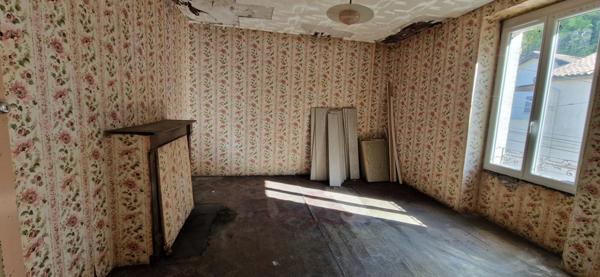 Maison 3 pièces avec jardin + garages + potentiel appartement à rénover