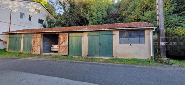 Maison 3 pièces avec jardin + garages + potentiel appartement à rénover