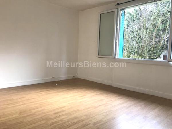 Rive gauche, très bien situé, au calme et sans vis à vis, 3 pièces à rénover.