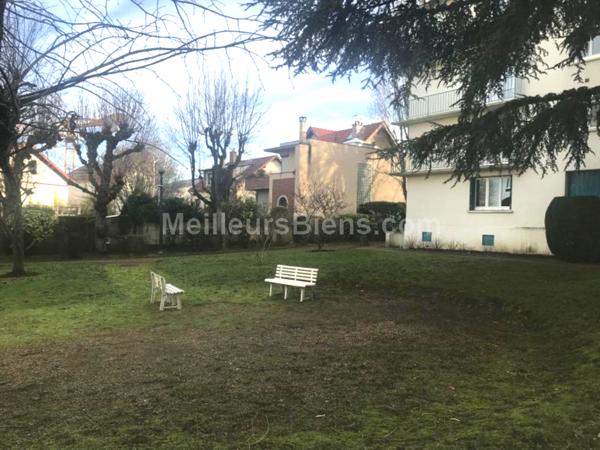 Rive gauche, très bien situé, au calme et sans vis à vis, 3 pièces à rénover.