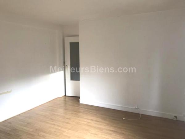 Rive gauche, très bien situé, au calme et sans vis à vis, 3 pièces à rénover.