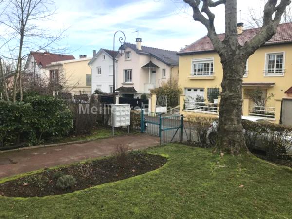 Rive gauche, très bien situé, au calme et sans vis à vis, 3 pièces à rénover.