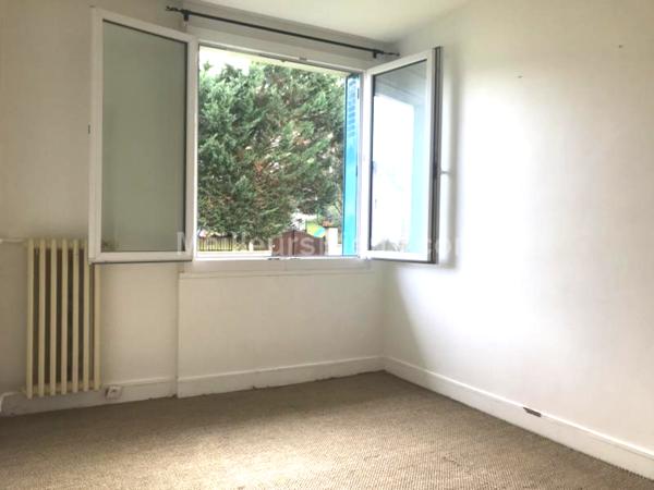 Rive gauche, très bien situé, au calme et sans vis à vis, 3 pièces à rénover.