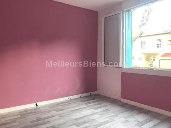 Rive gauche, très bien situé, au calme et sans vis à vis, 3 pièces à rénover.