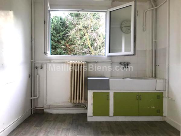 Rive gauche, très bien situé, au calme et sans vis à vis, 3 pièces à rénover.