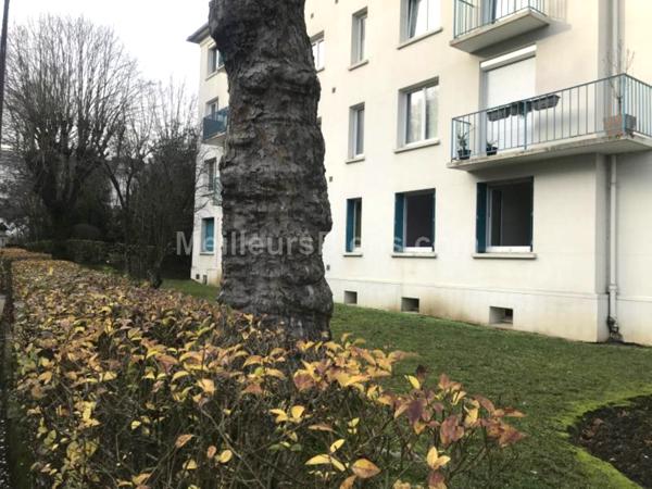 Rive gauche, très bien situé, au calme et sans vis à vis, 3 pièces à rénover.