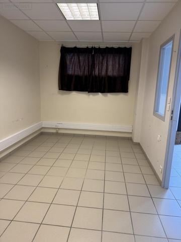 Entrepôt et bureaux à louer à Amancey dans le Doubs (25330), ref : LP119-25014