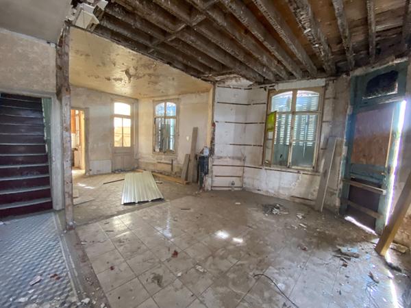 Maison à rénover 5 pièces au centre de Saint Quentin - 60 000 €