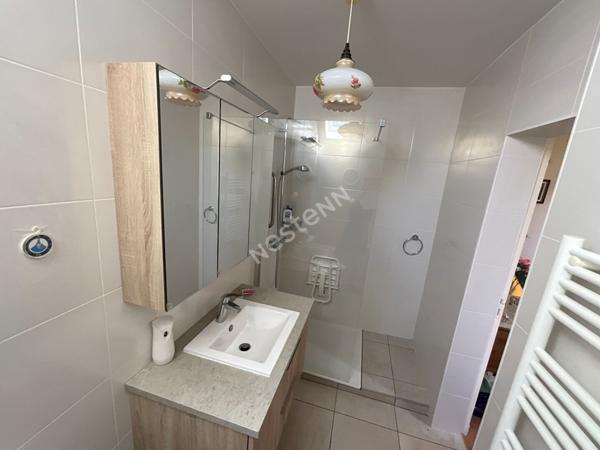 Sautron : En vente ! Maison de 168m², 5 chambres, vie de plain pied, belle parcelle au calme d'une impasse.