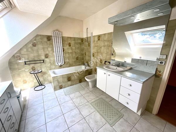 Sautron : En vente ! Maison de 168m², 5 chambres, vie de plain pied, belle parcelle au calme d'une impasse.