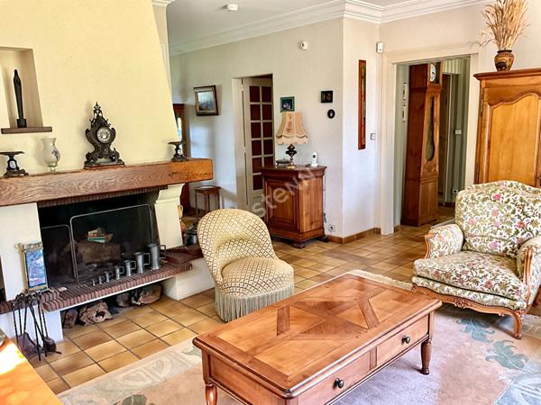 Sautron : En vente ! Maison de 168m², 5 chambres, vie de plain pied, belle parcelle au calme d'une impasse.