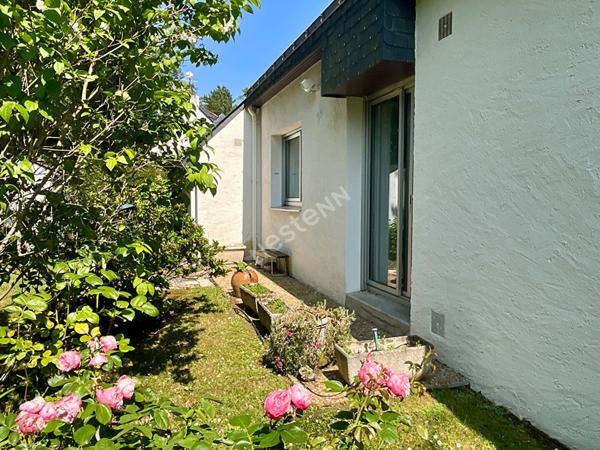 Sautron : En vente ! Maison de 168m², 5 chambres, vie de plain pied, belle parcelle au calme d'une impasse.