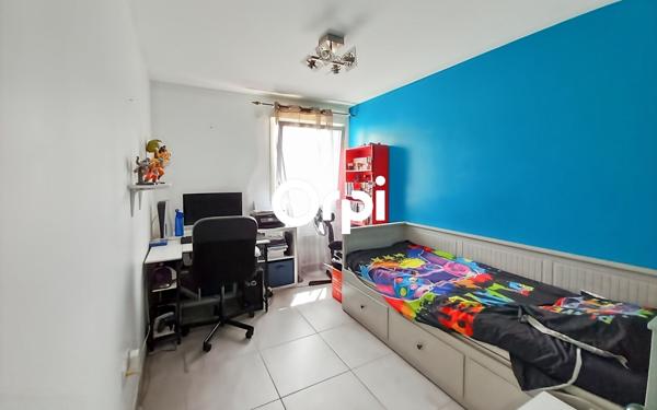Appartement à vendre    4 pièces • 79,81 m2 Marseille 9