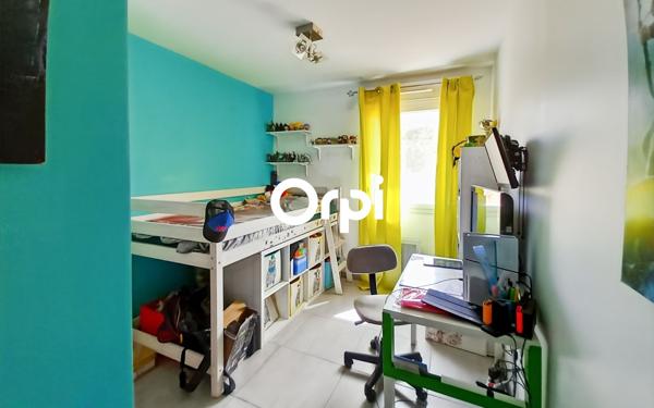 Appartement à vendre    4 pièces • 79,81 m2 Marseille 9