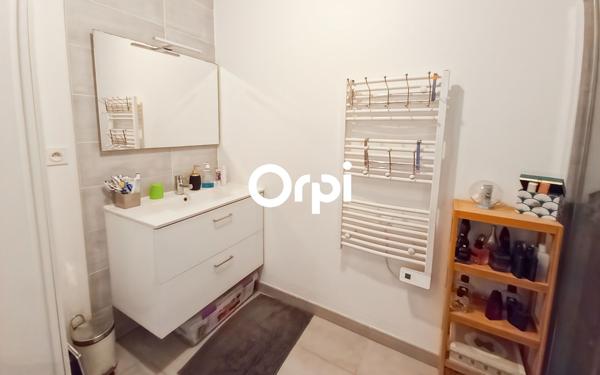 Appartement à vendre    4 pièces • 79,81 m2 Marseille 9