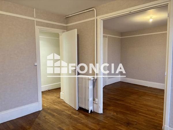 Location Appartement 4 pièces 64.45 m² - 169 RUE GRANDE Fontainebleau 77300