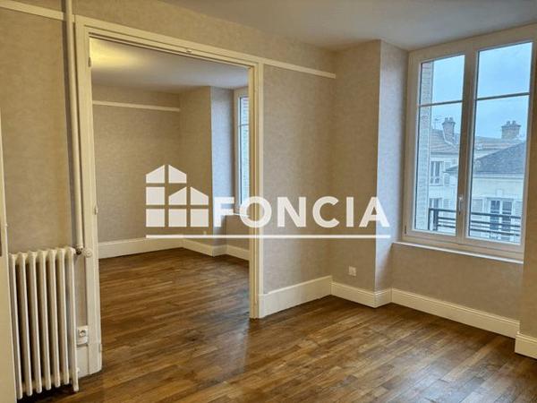 Location Appartement 4 pièces 64.45 m² - 169 RUE GRANDE Fontainebleau 77300